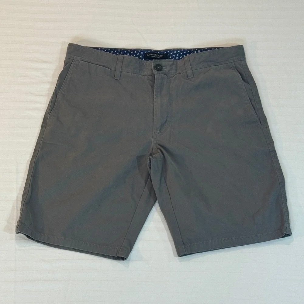 Banana Republic Aiden Shorts Mens 32 Gray Cotton Chino Slim Fit Casual 9 Inseam